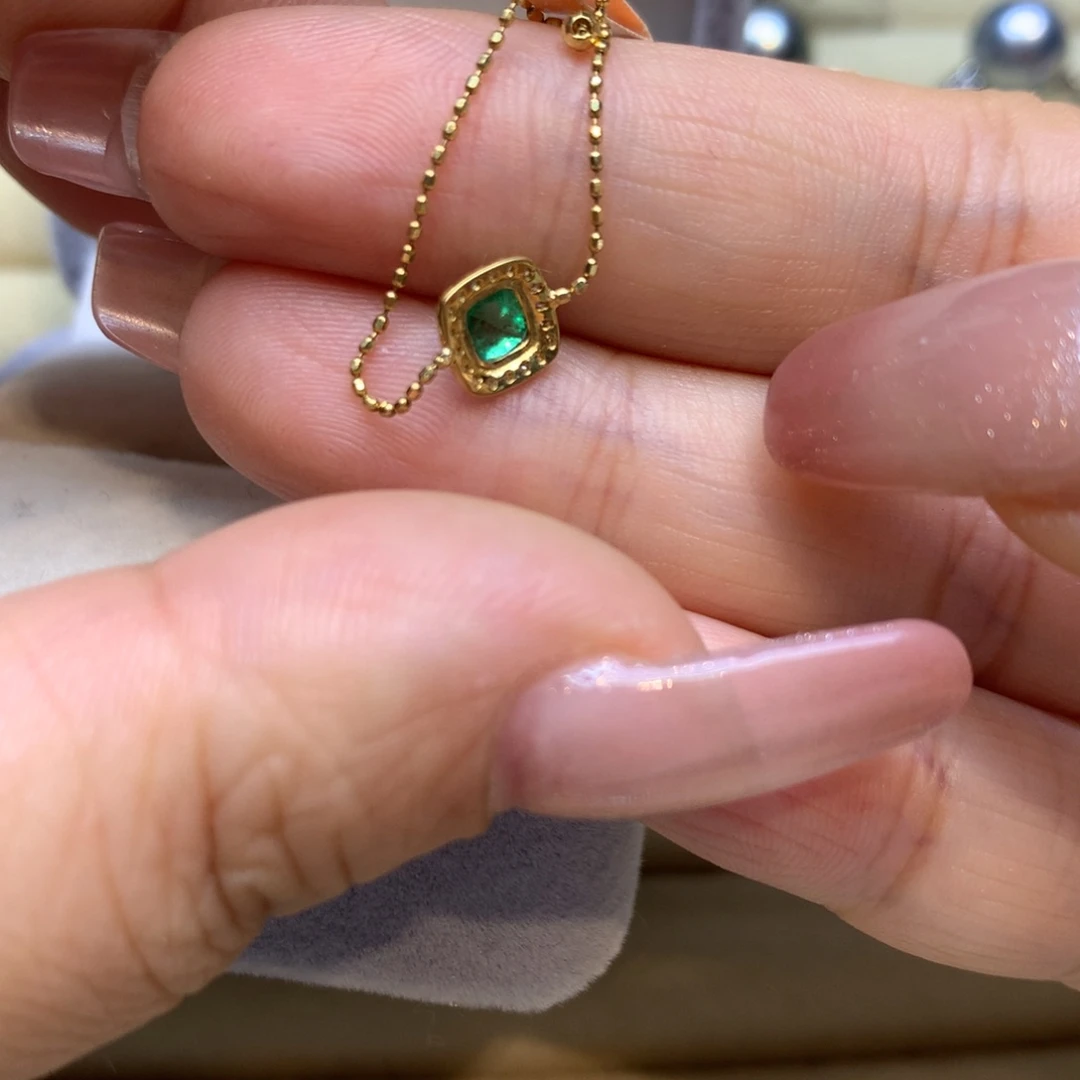 18K金镶嵌戒指祖母绿