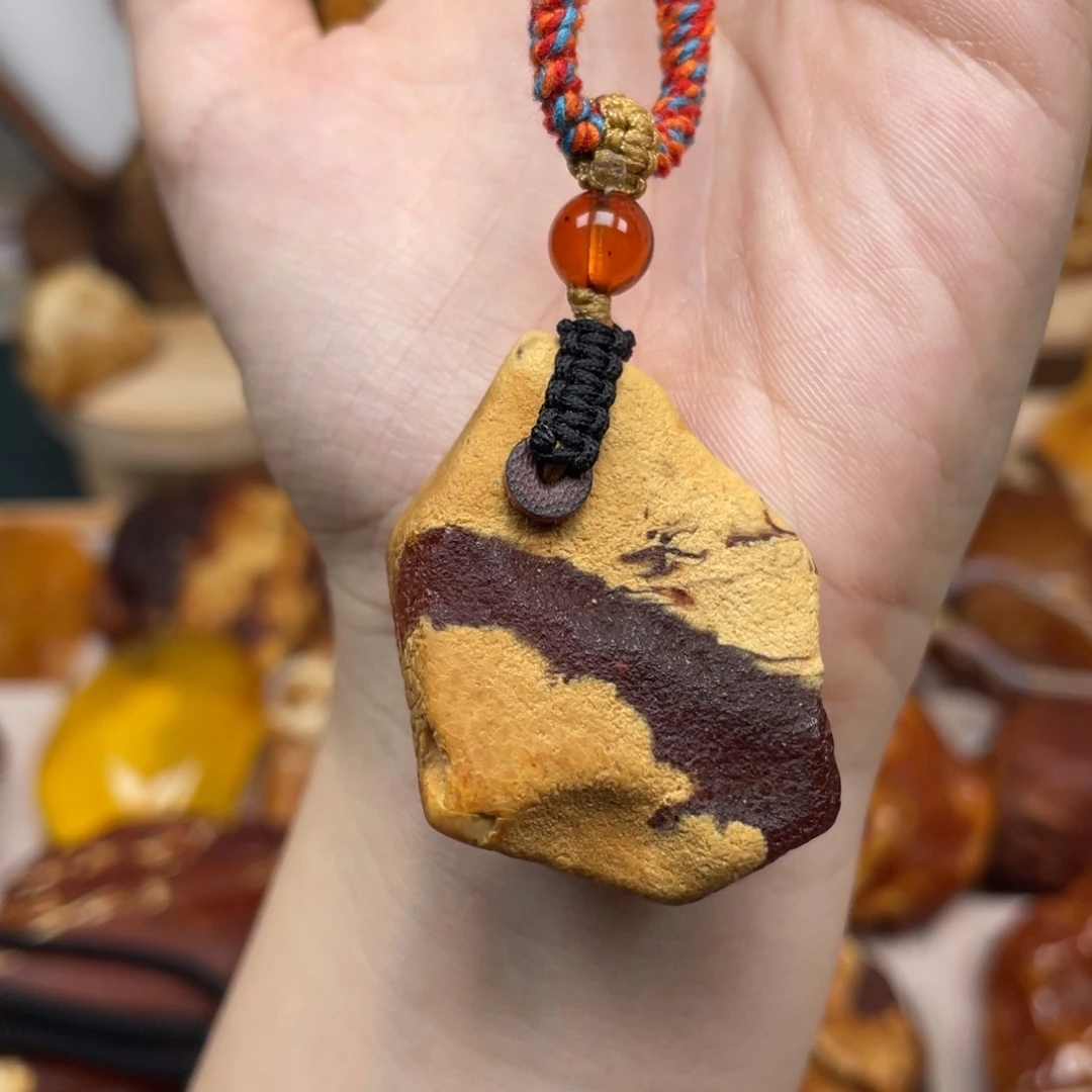 未镶嵌琥珀珠宝奇石