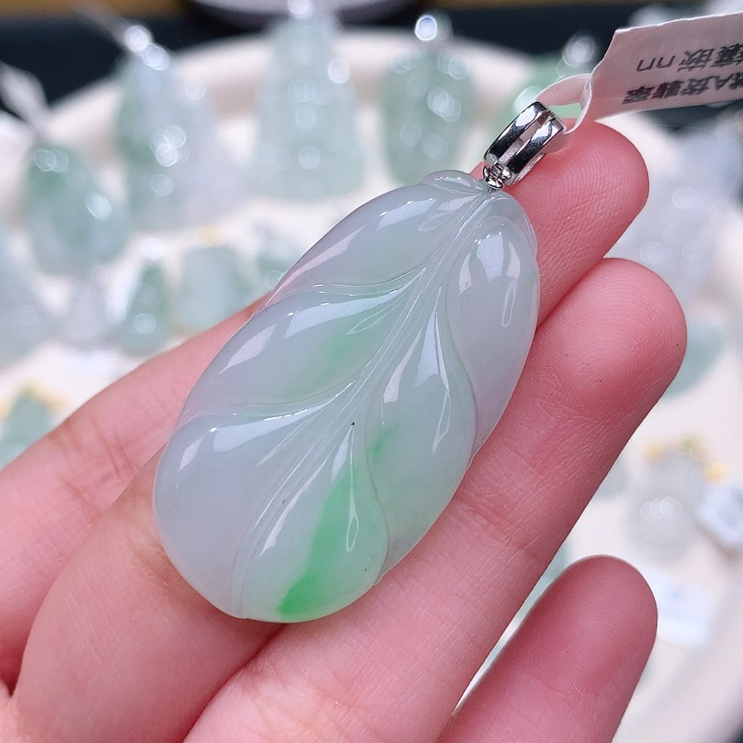 颈饰18K金镶嵌翡翠