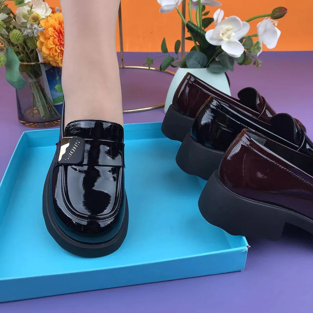 【柒菇凉推荐】透气漆皮女鞋春季粗跟搭扣百搭乐福鞋时尚圆头低跟