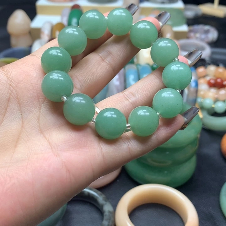 未镶嵌手镯石英质玉