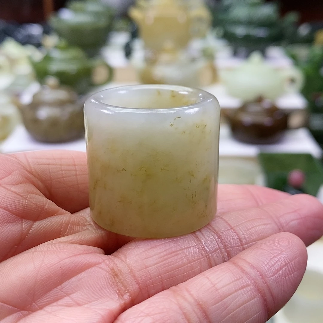 和田玉扳指未镶嵌椰****豆
