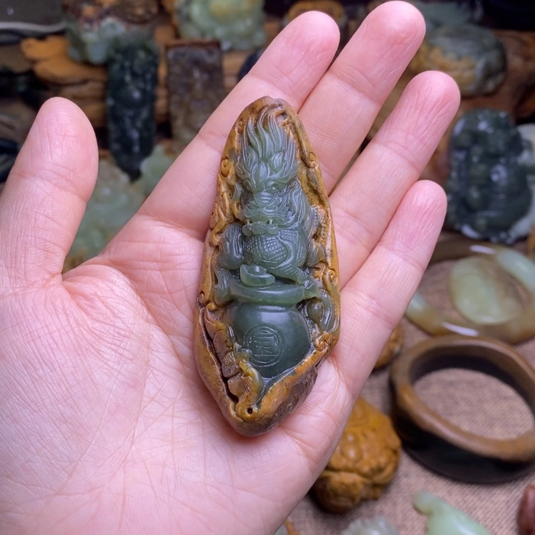 可***酱岫岩河磨玉（透闪石质玉）未镶嵌挂件