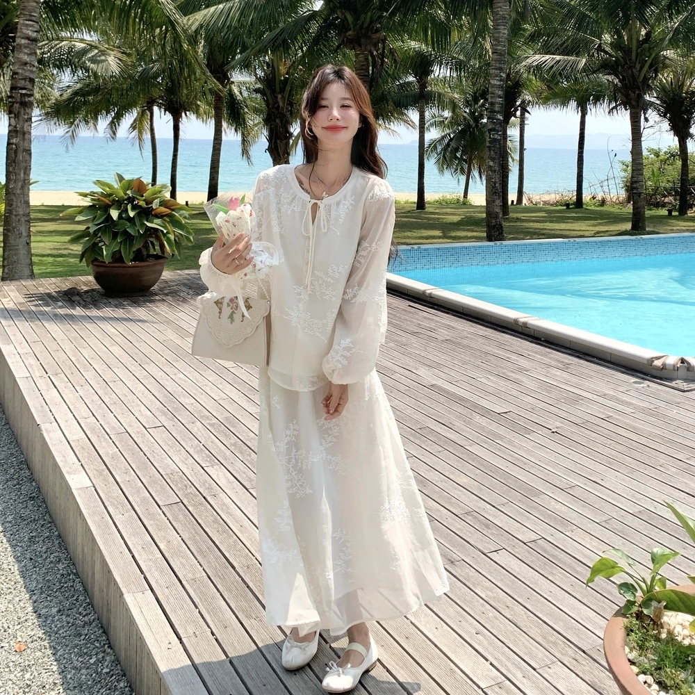 米白色国风提花仙气飘飘套装女夏季2025新款洋气刺绣半身裙两件套