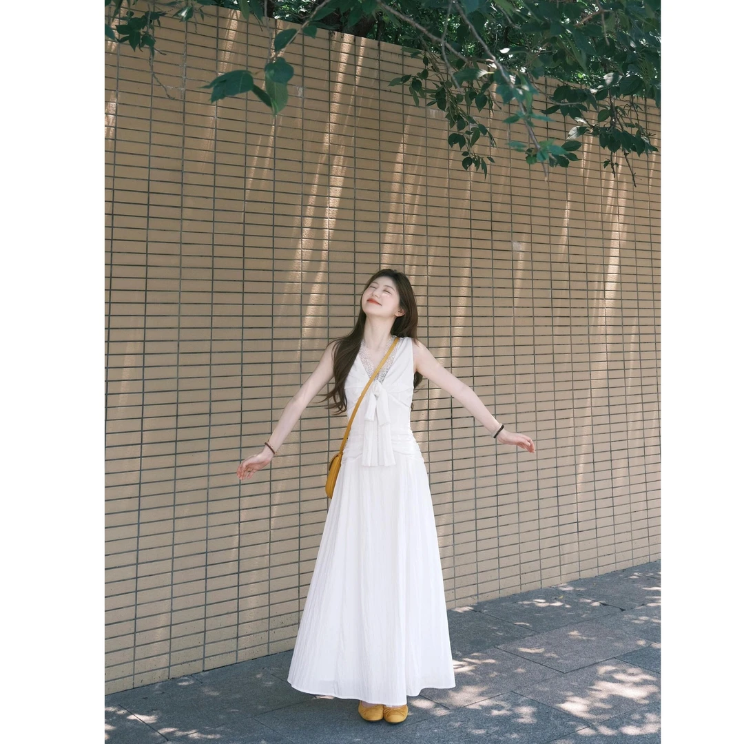 法式V领蕾丝拼接无袖连衣裙女2025夏季白色收腰显瘦气质长裙子潮