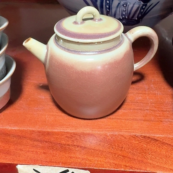 主人杯一个，瓷。。品茗杯