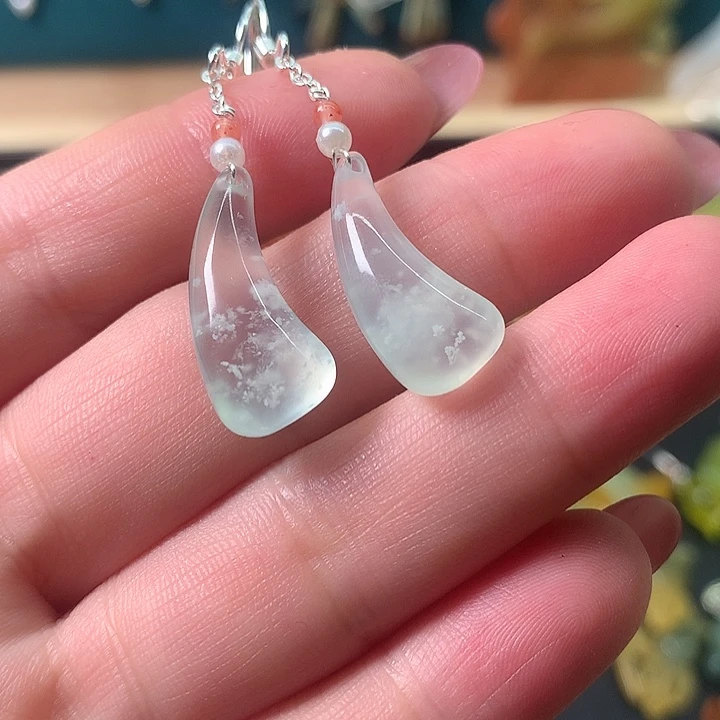 蛇纹石玉未镶嵌耳饰