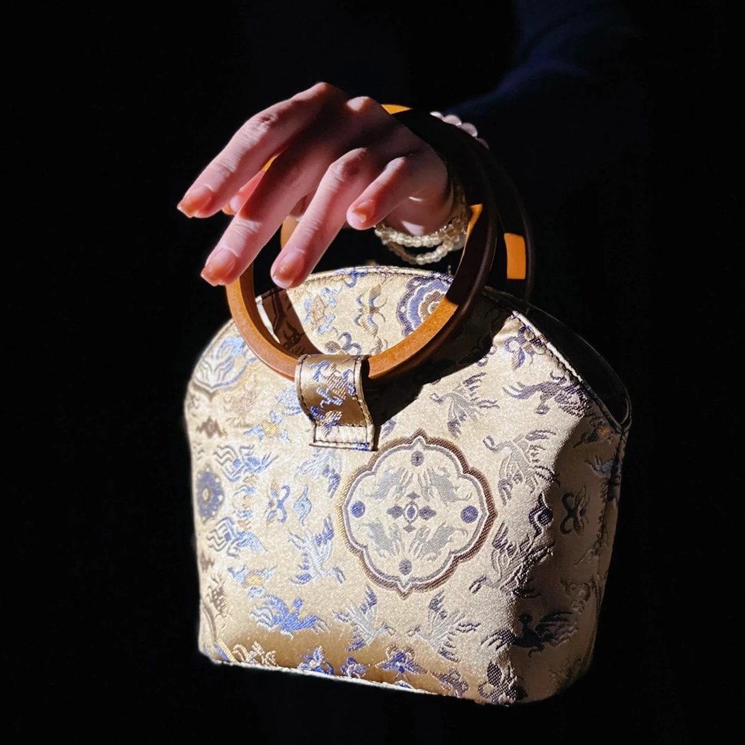 女2025新款圆环木柄复古发财元宝包贝壳包设计感新中式国风手提包