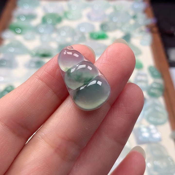 翡翠未镶嵌颈饰冰种飘花福豆