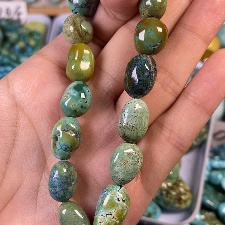 绿松石未镶嵌颈饰