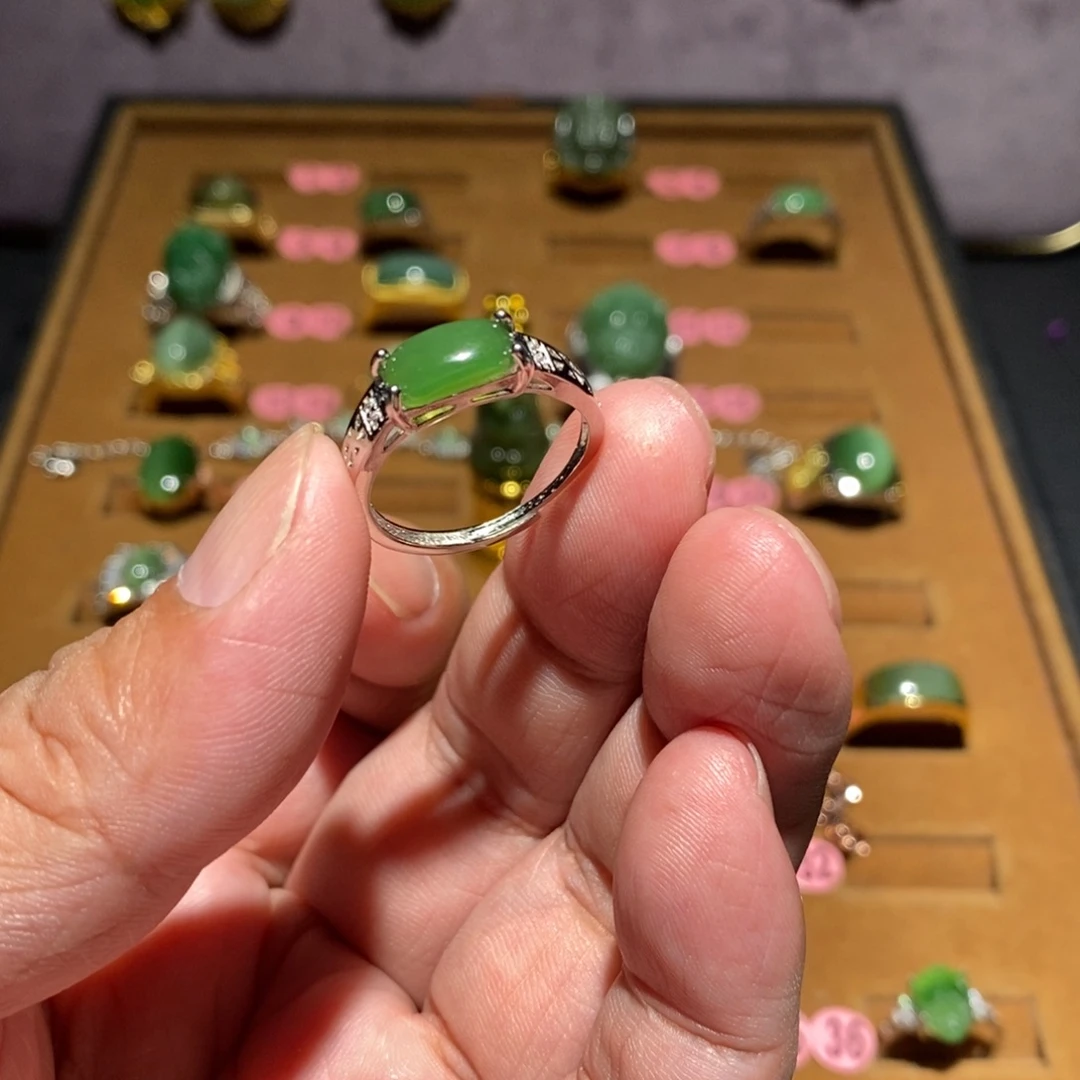 未镶嵌戒指和田玉（碧玉）