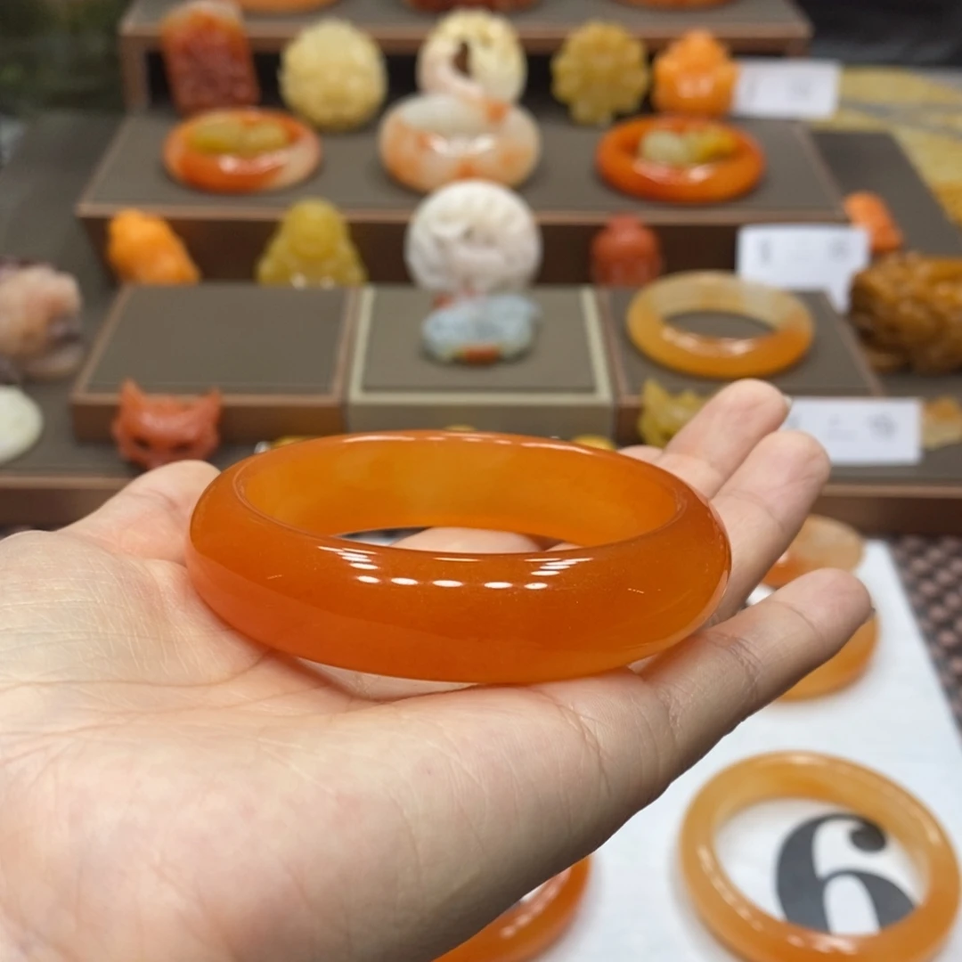 用***8石英质玉（黄龙玉）未镶嵌手镯