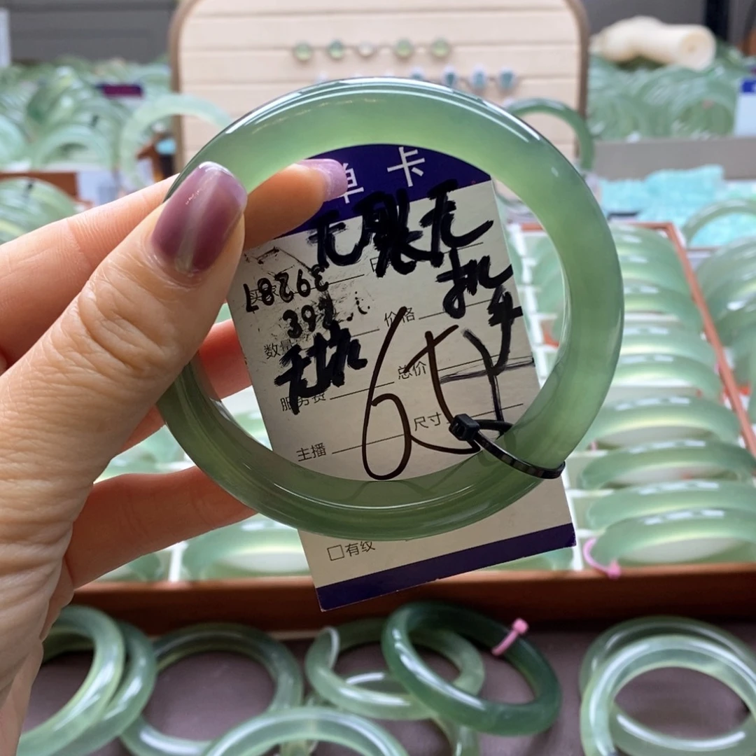 岫玉未镶嵌手镯我****