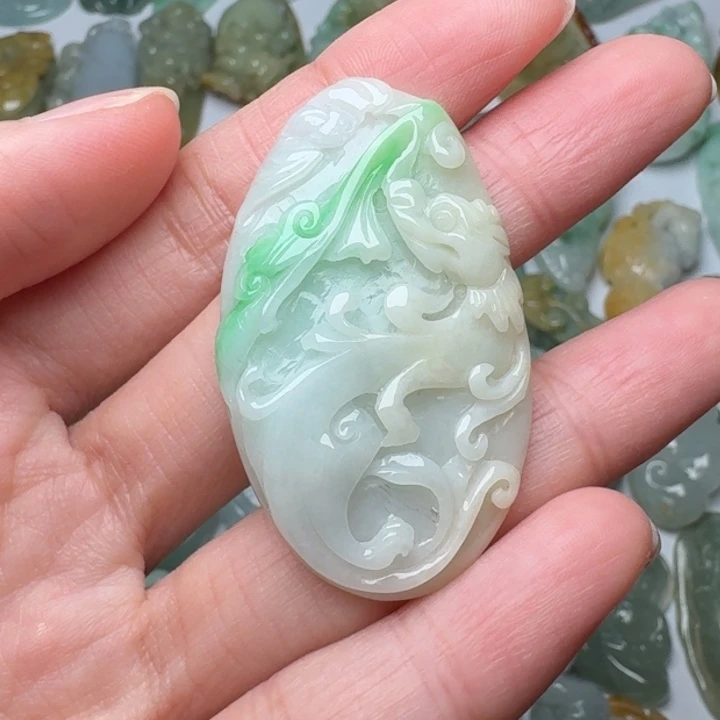 翡翠未镶嵌颈饰仿古龙