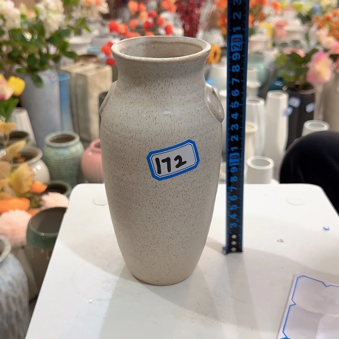 172号陶瓷高20厘米微瑕一个