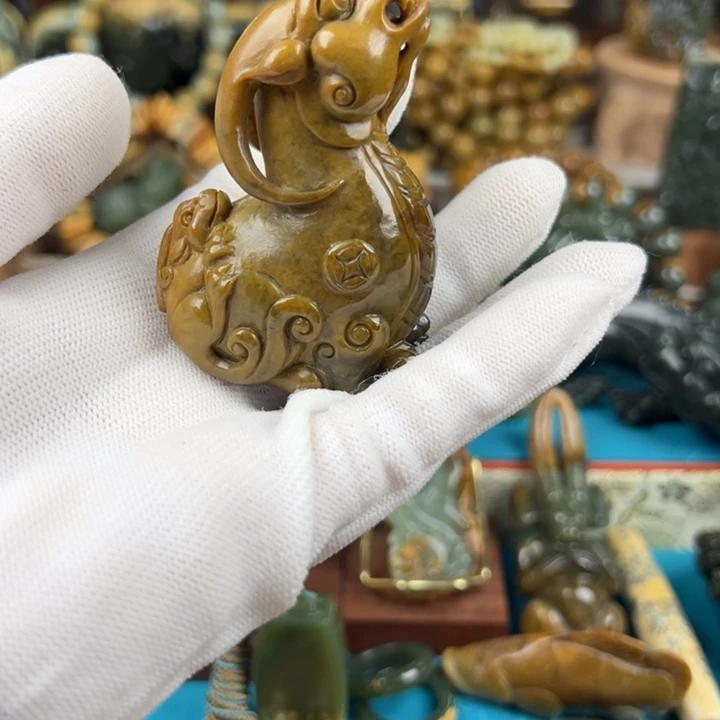 岫岩河磨玉（透闪石质玉）未镶嵌把件