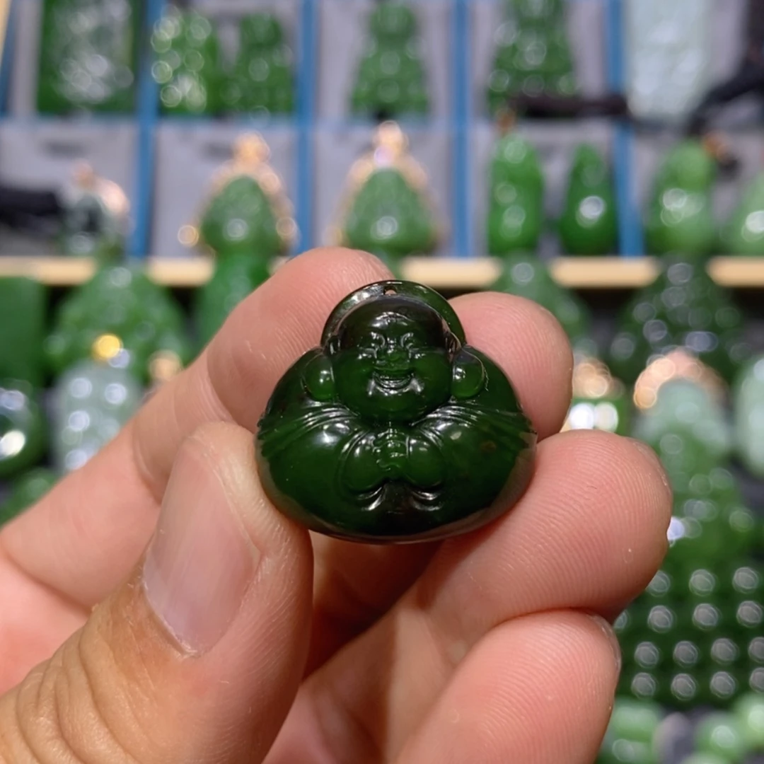 【闪购商品】和田玉吊坠(不含链)未镶嵌俄七红皮菠菜绿抱抱佛