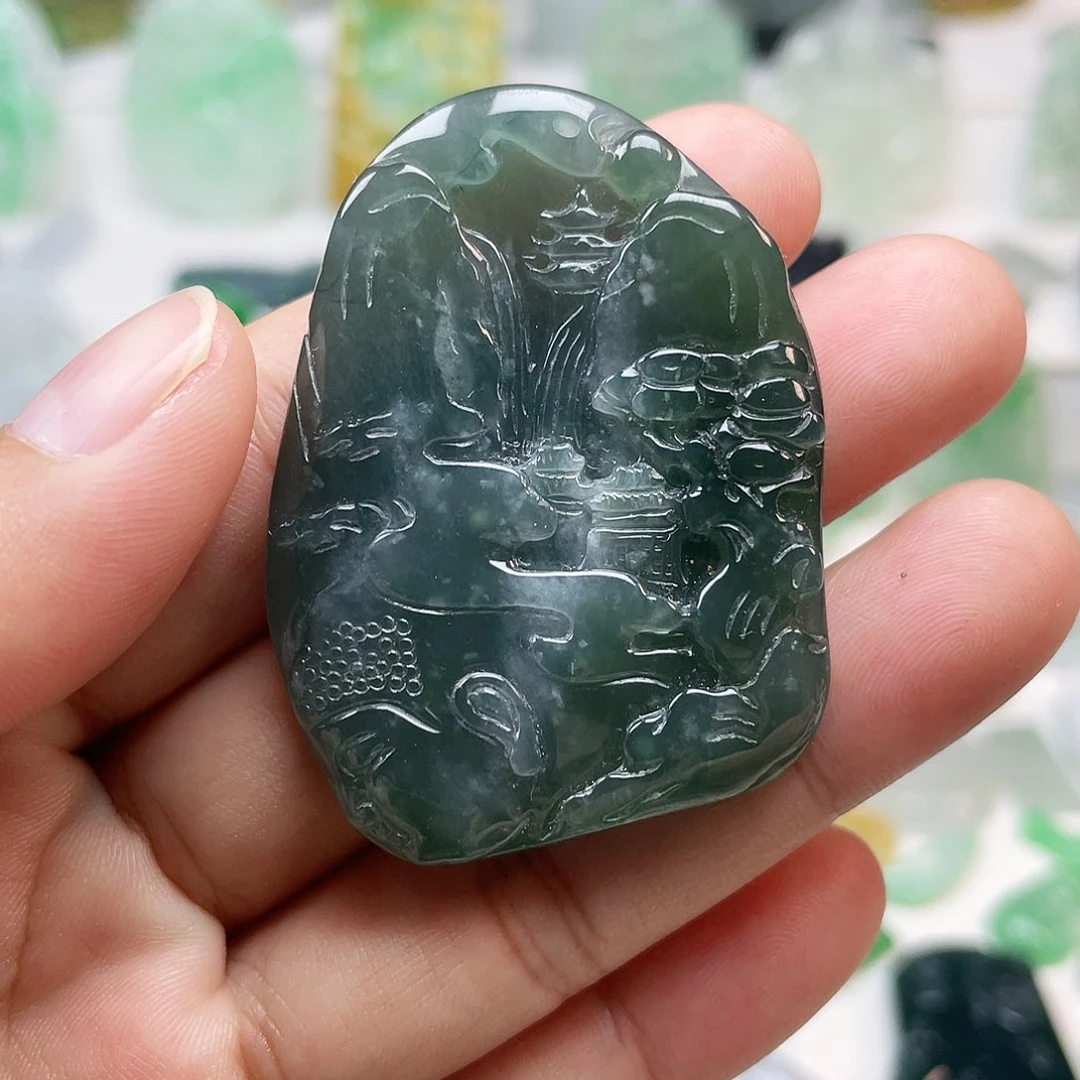 翡翠颈饰未镶嵌山水