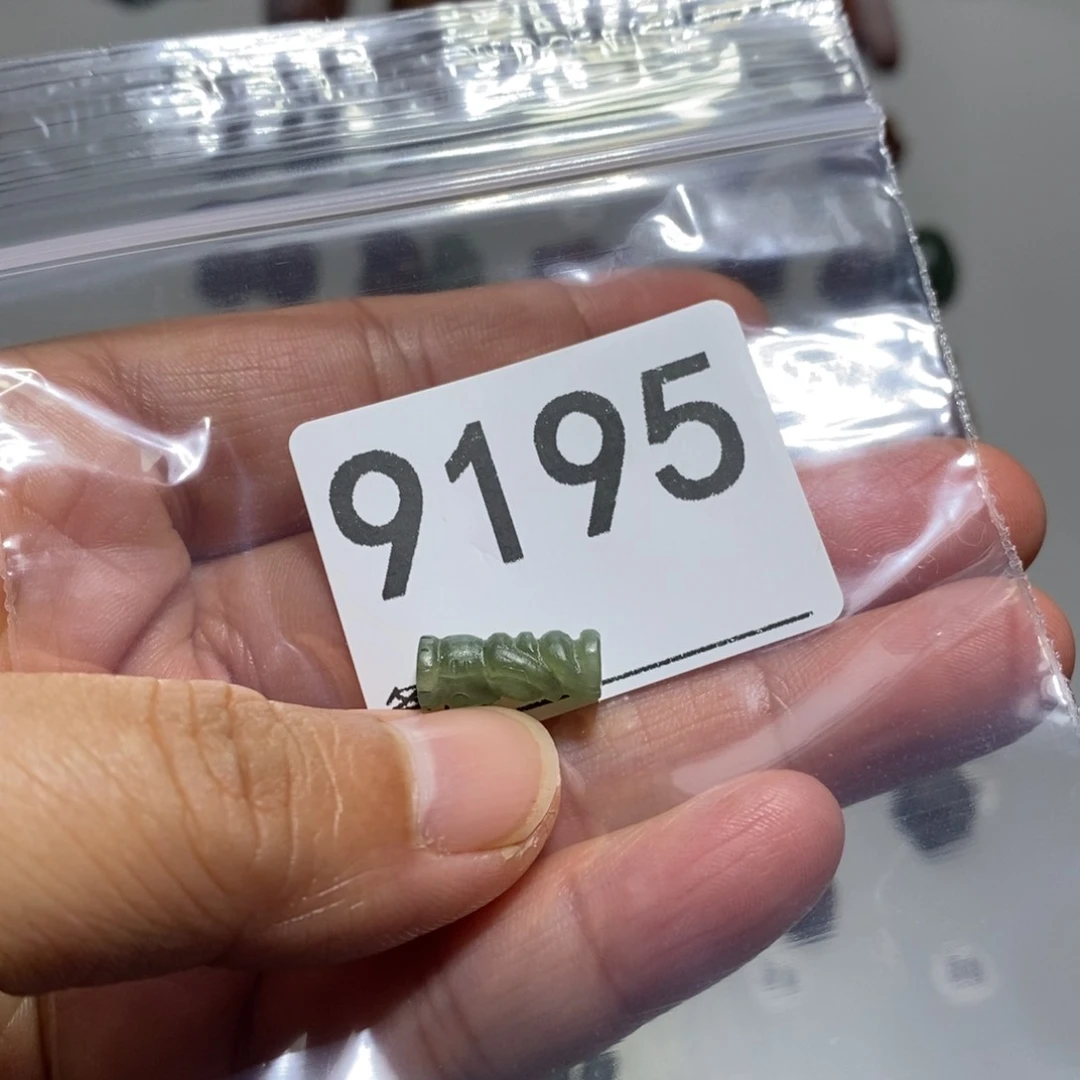颈饰未镶嵌透闪石质玉蕾