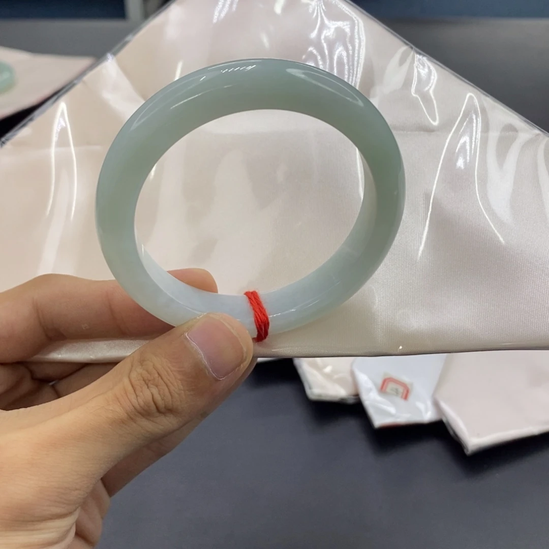 翡翠未镶嵌手镯瑕疵款56/57