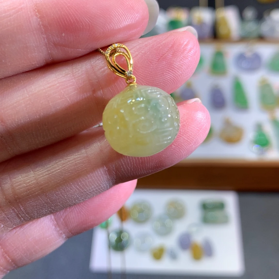 翡翠18K金镶嵌颈饰