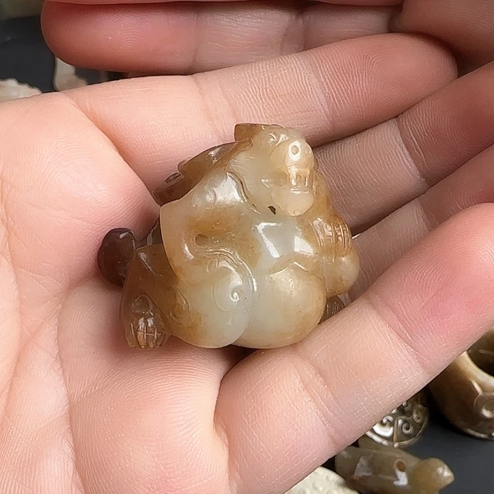 和田玉（糖玉）车挂未镶嵌用****峰