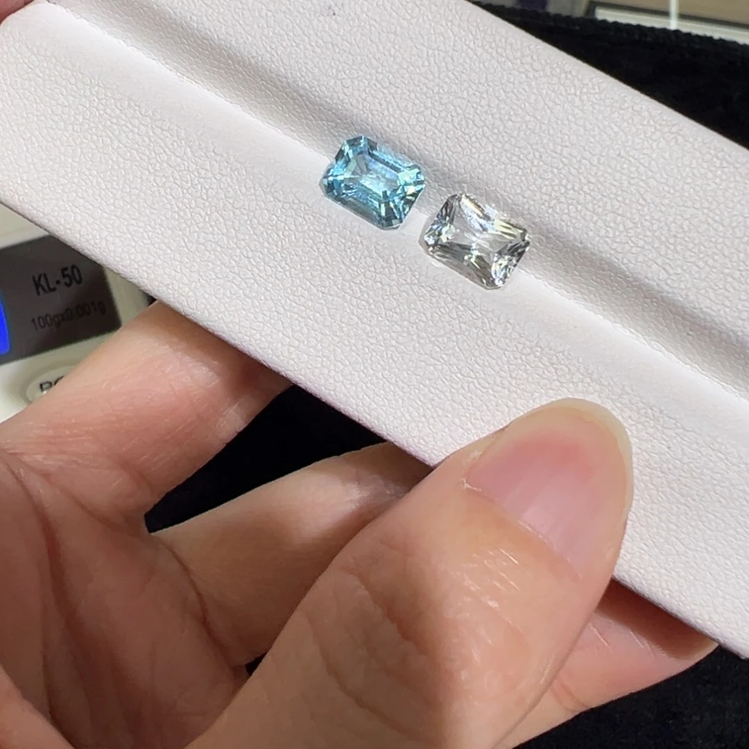 ****.托帕石裸石4ct两颗