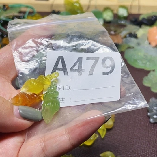 小****蛇纹石玉未镶嵌颈饰