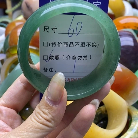 未镶嵌手镯石英质玉