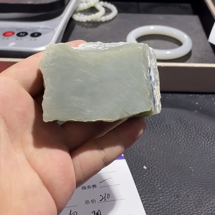 用***8和田玉（糖玉）未镶嵌珠宝半成品