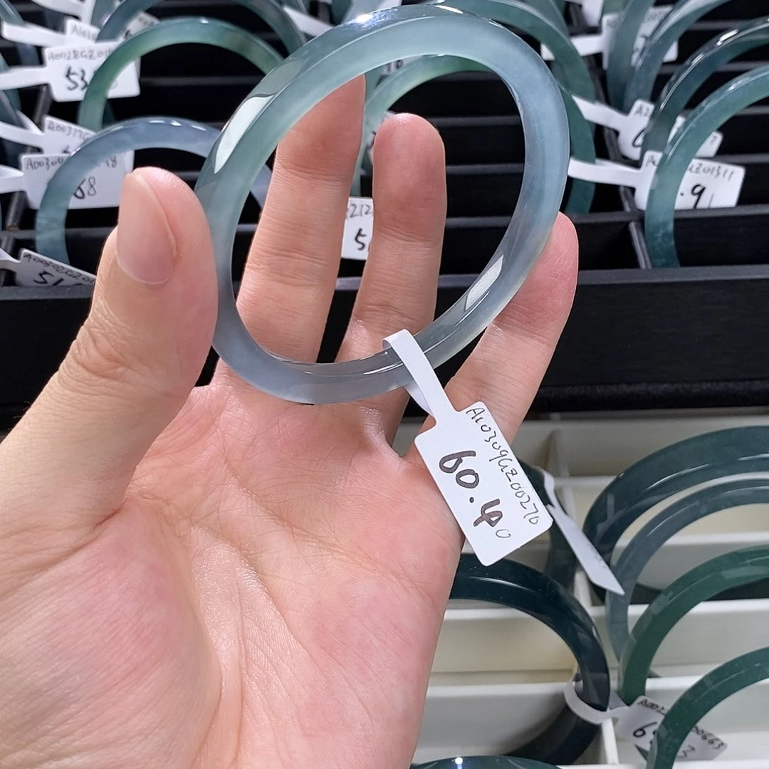 翡翠未镶嵌手镯j****e60.40