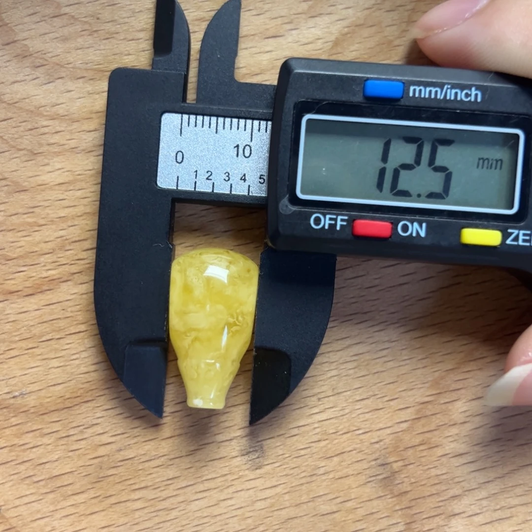 琥珀未镶嵌裸石三通
