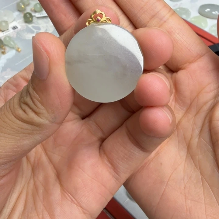 鱼***儿和田玉未镶嵌颈饰锦