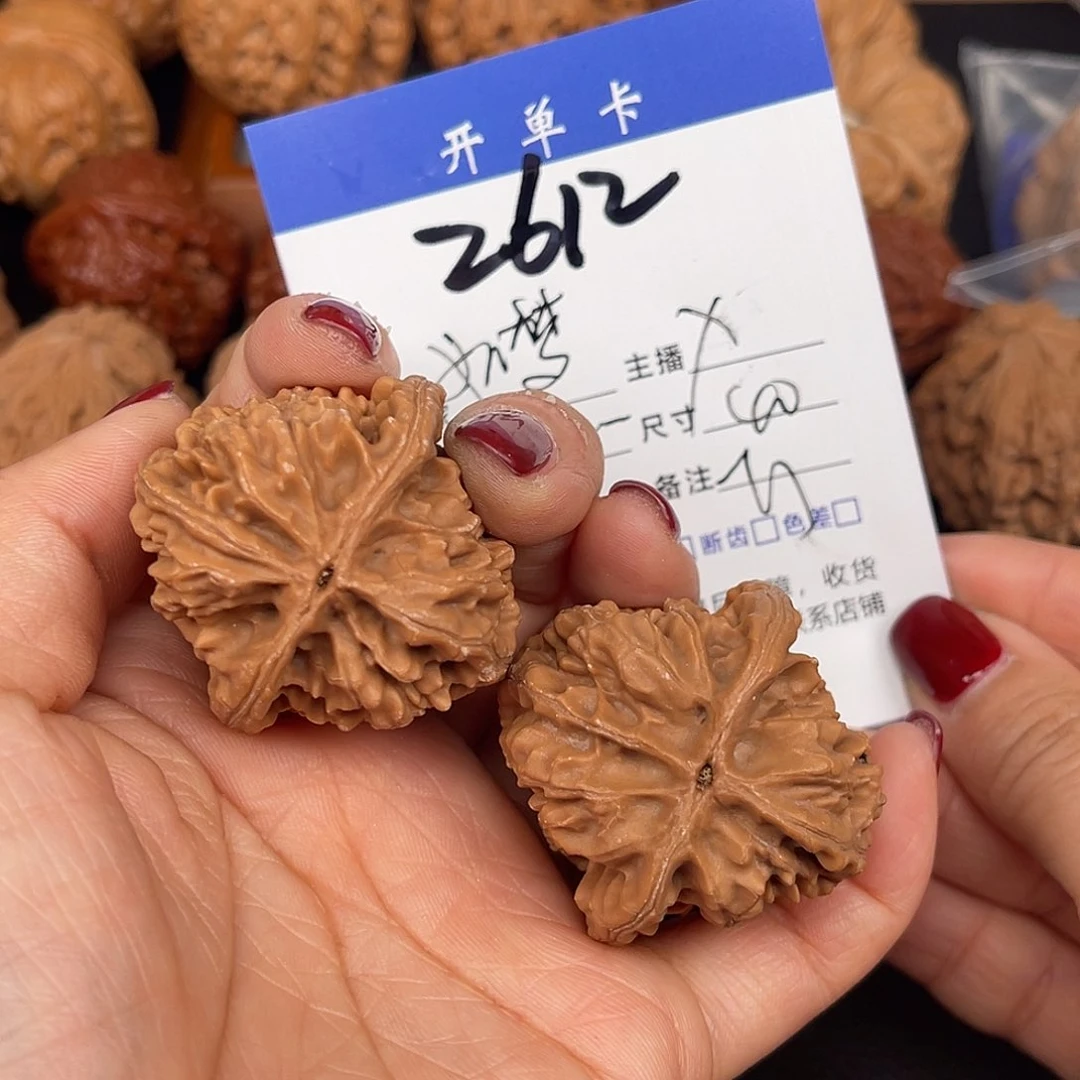 桃核吊坠如**风鸡心40尺。  2612