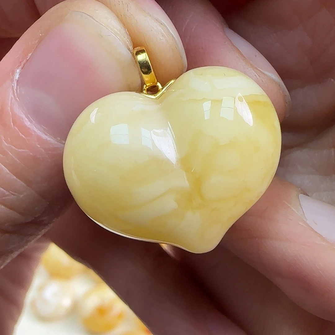 蜜蜡未镶嵌珠宝奇石