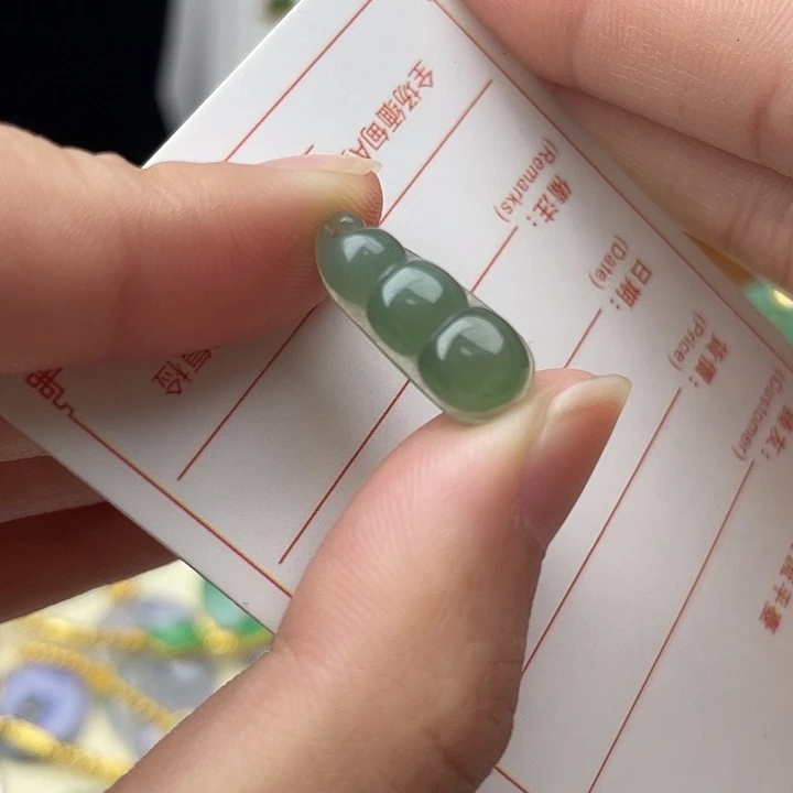 翡翠未镶嵌颈饰11