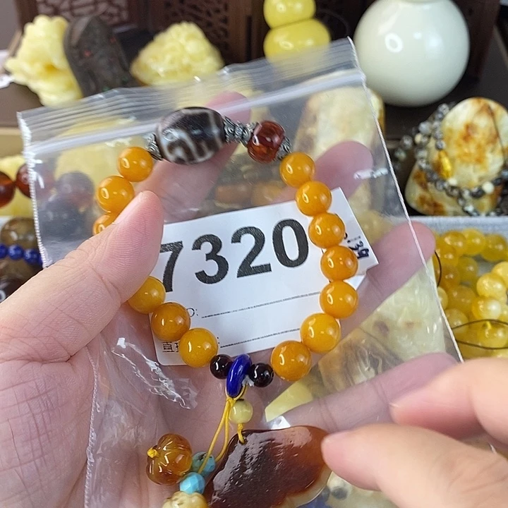 蜜蜡未镶嵌珠宝奇石