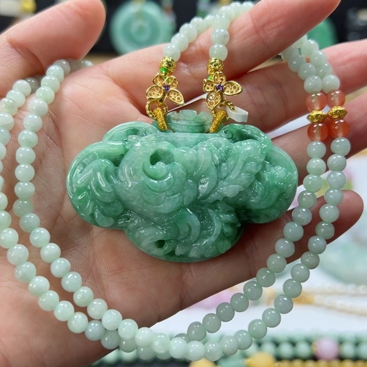 颈饰未镶嵌翡翠吊坠