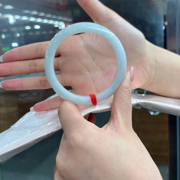 翡翠手镯未镶嵌改***烦买断