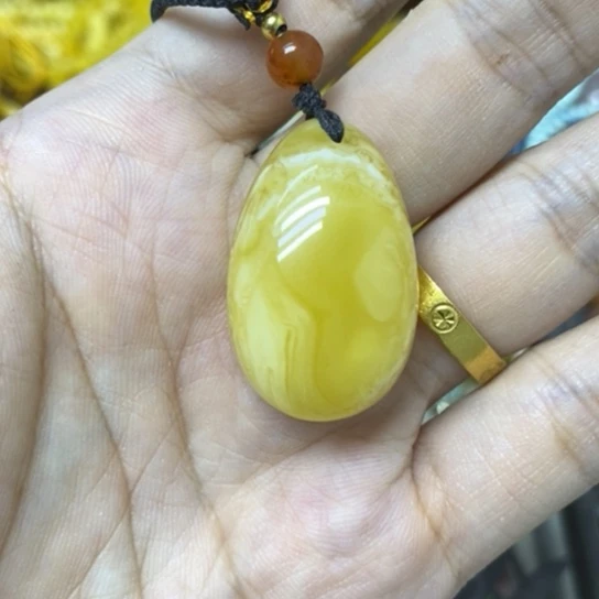 蜜蜡未镶嵌裸石吊坠