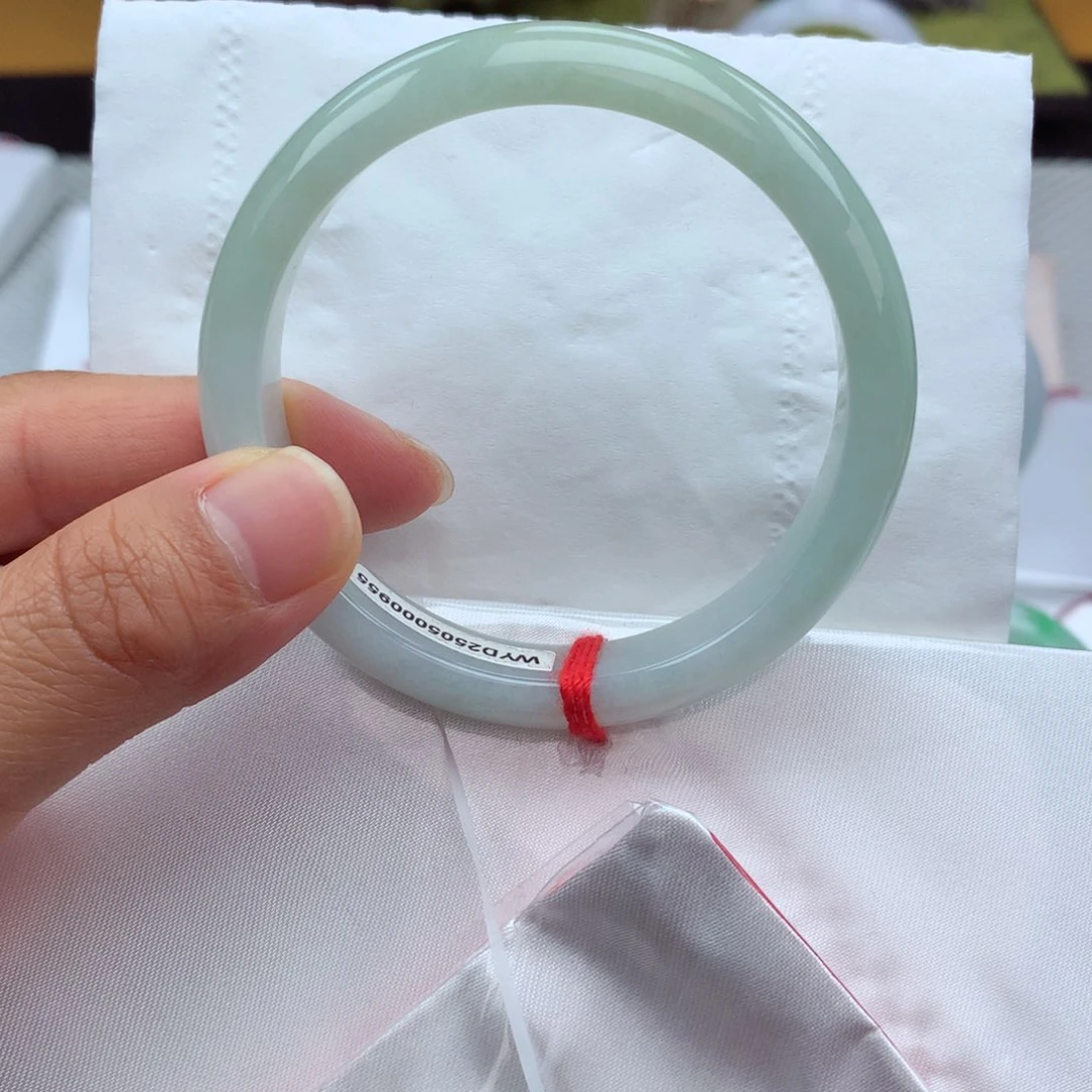 翡翠手镯未镶嵌纯天然04