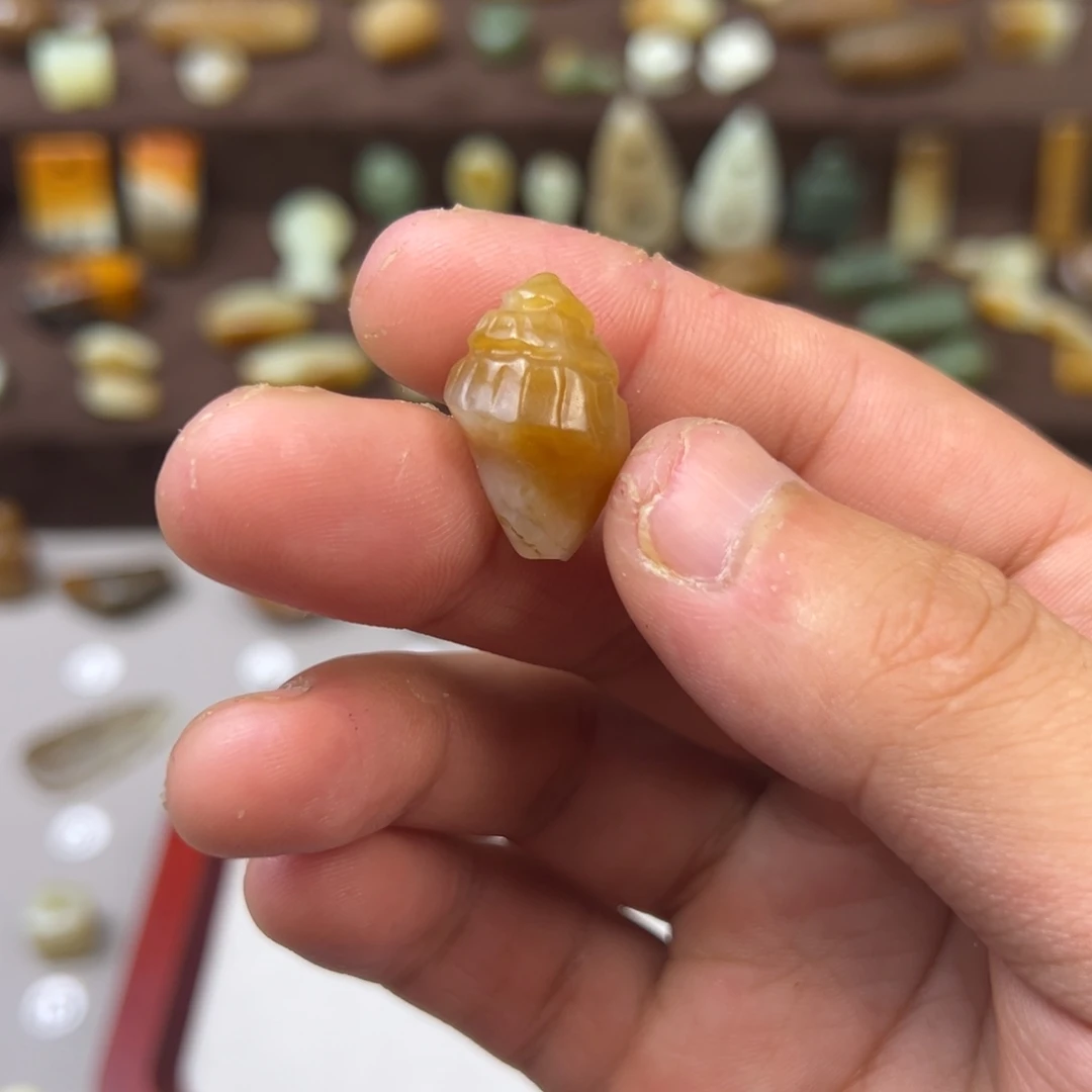 恶****岫岩河磨玉（透闪石质玉）未镶嵌颈饰