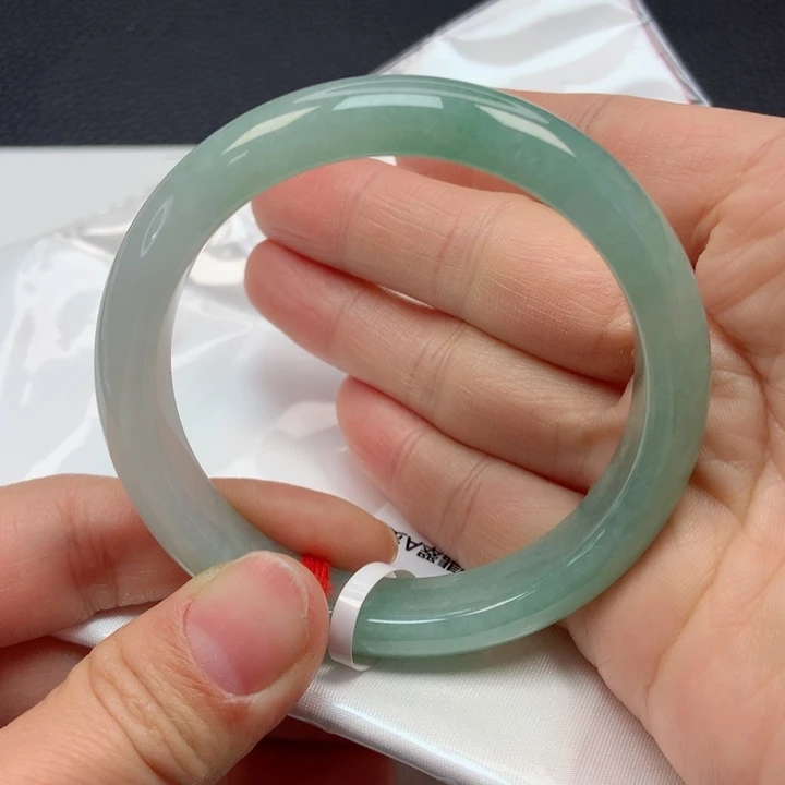 翡翠手镯未镶嵌54圈