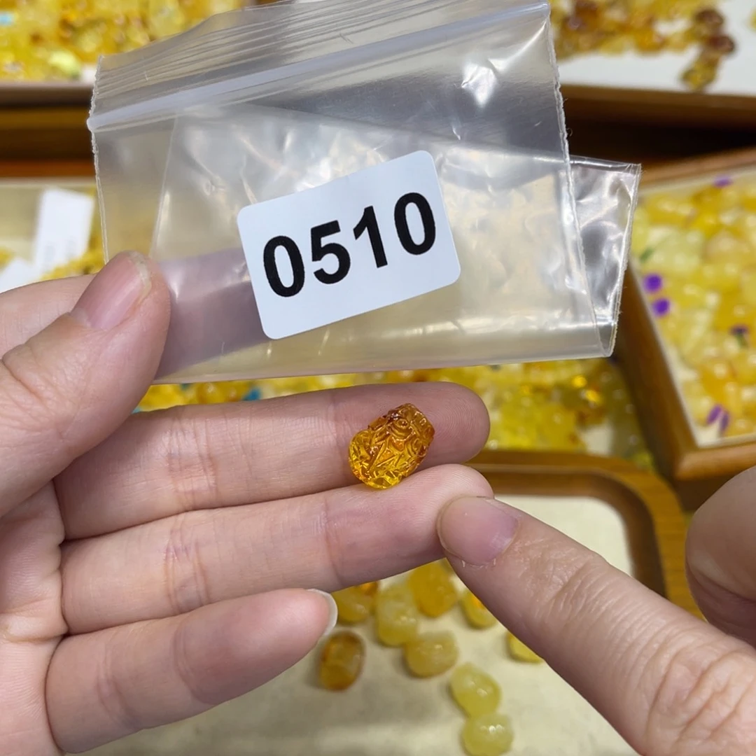 琥珀珠宝奇石未镶嵌