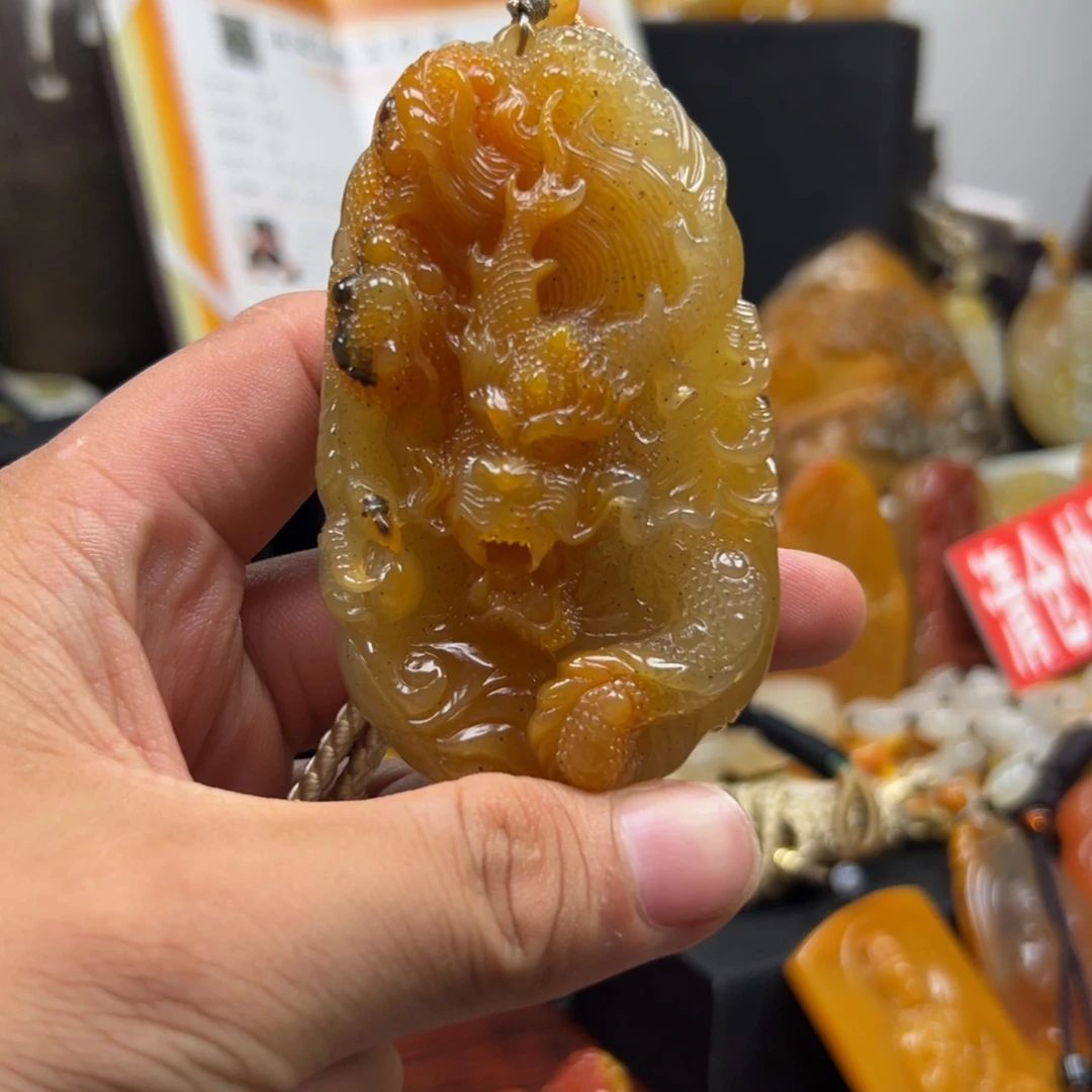 未镶嵌石英质玉（黄龙玉）黄龙玉