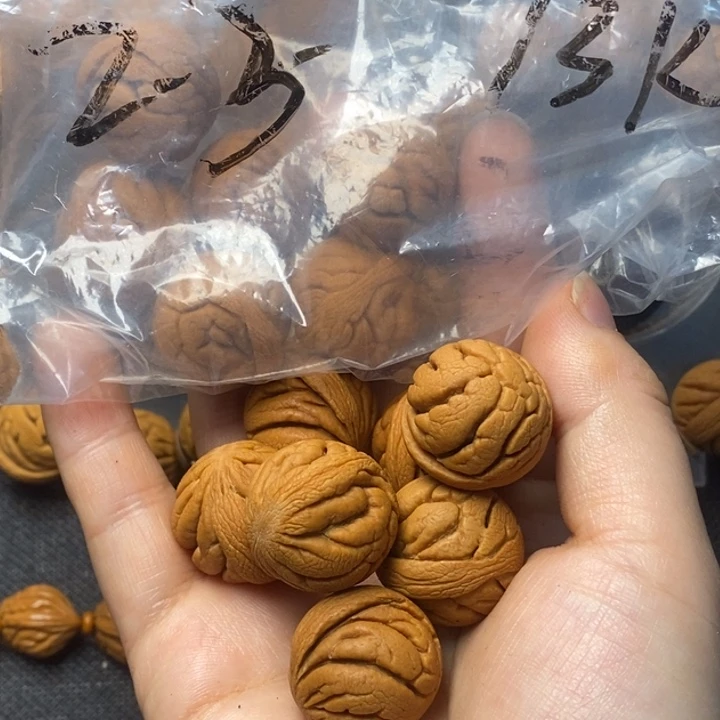 文玩核桃吊坠秦岭山野生桃核