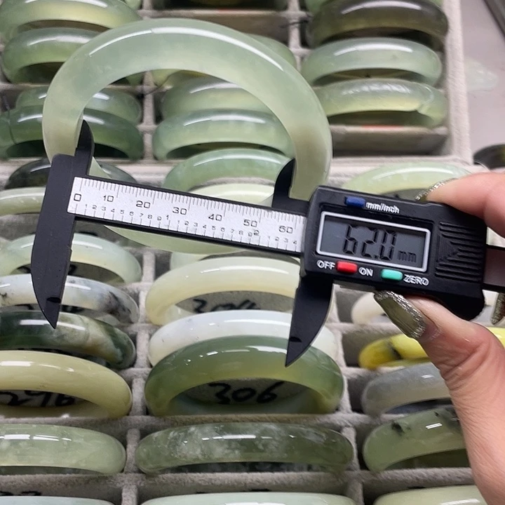 蛇纹石玉未镶嵌手镯286