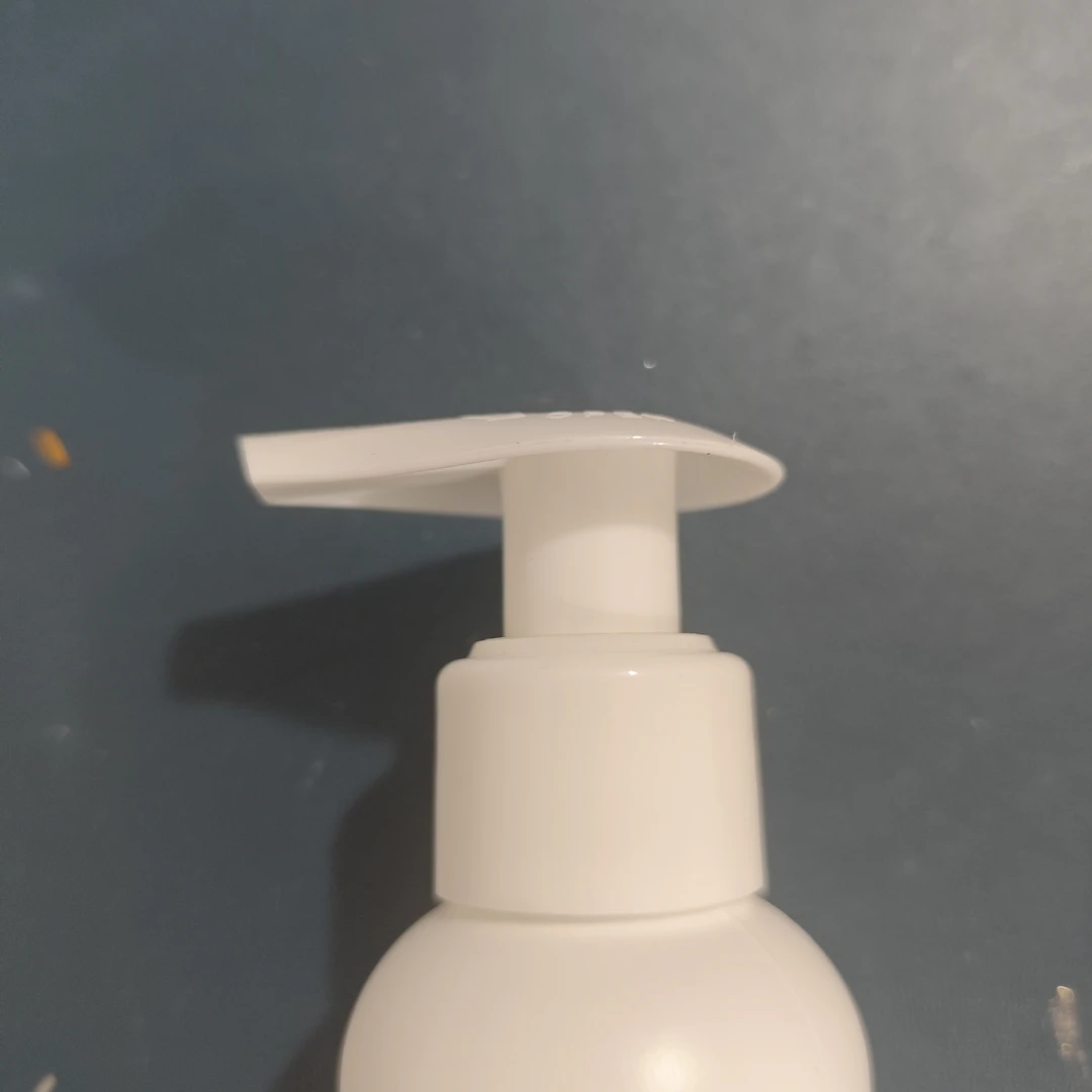 m 白瓶装的洁面100ml