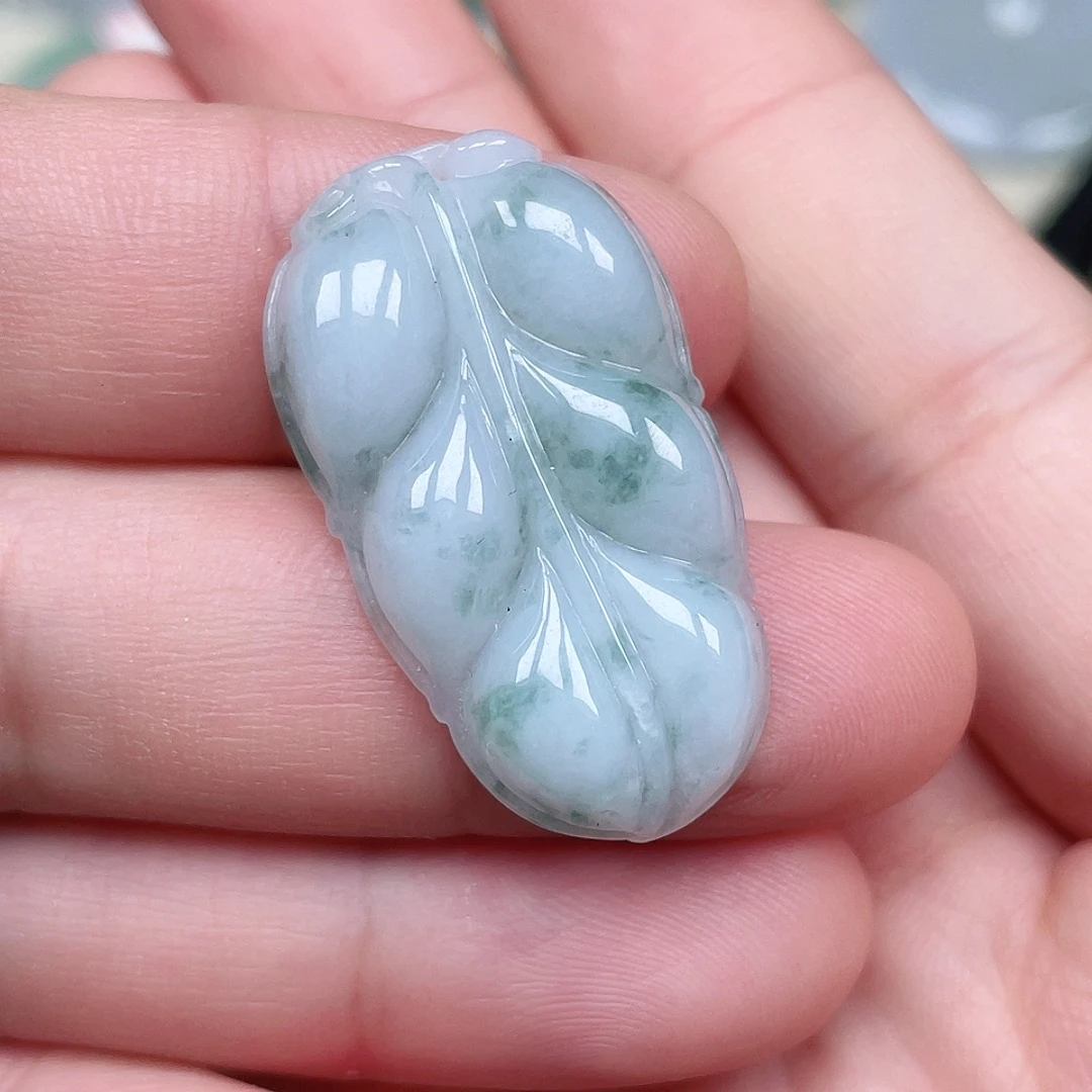 翡翠未镶嵌颈饰叶子