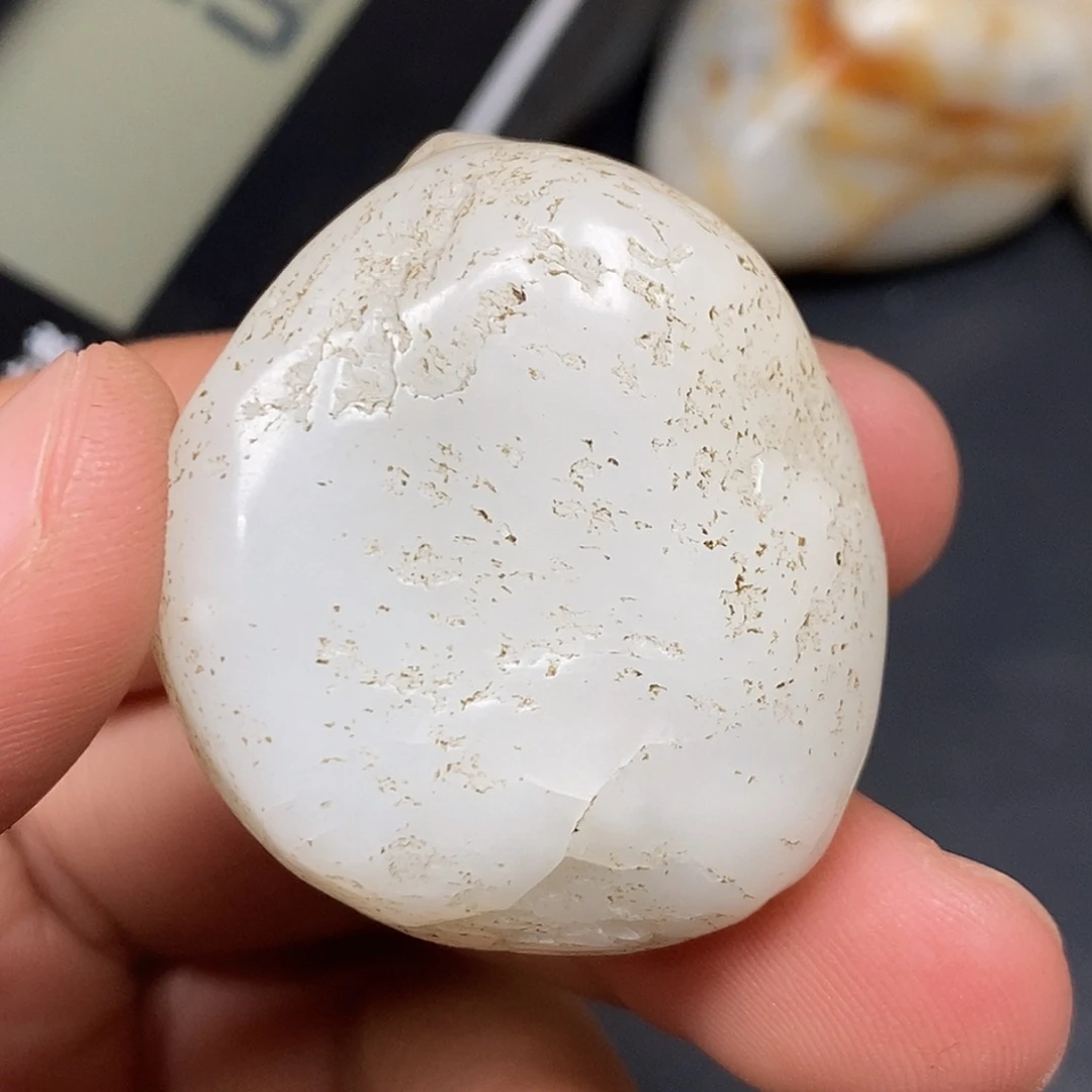 和田玉（糖玉）未镶嵌把件